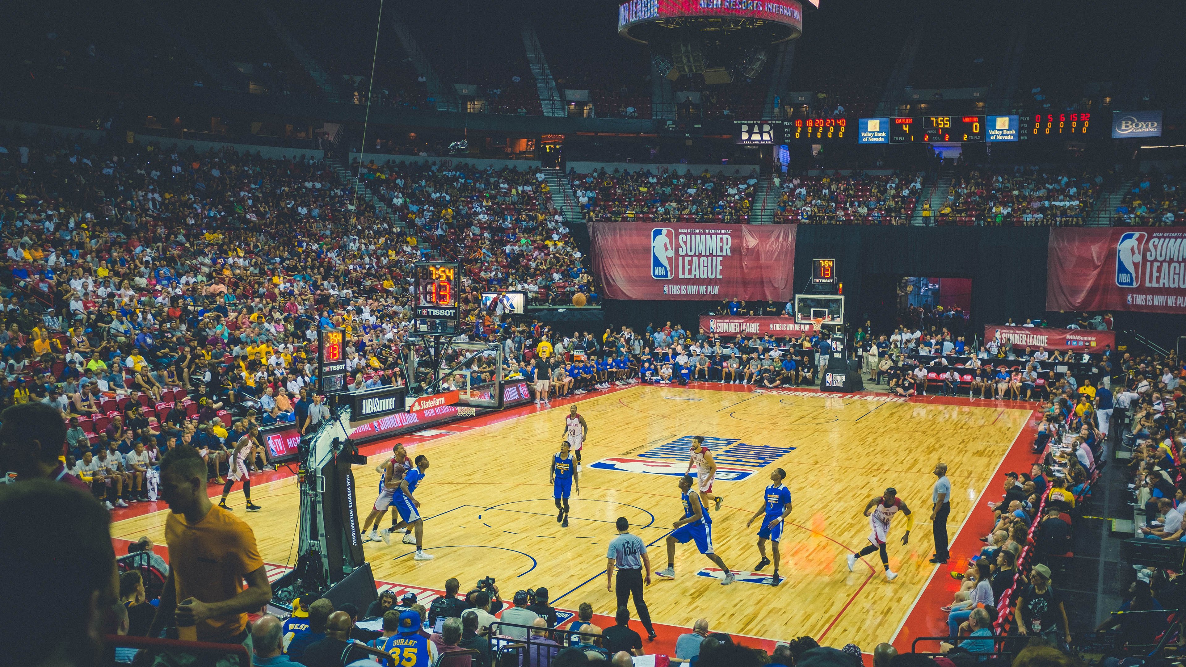 世界热气球邀请赛 锡林郭勒草原数十只热气球升空比拼高度与距离